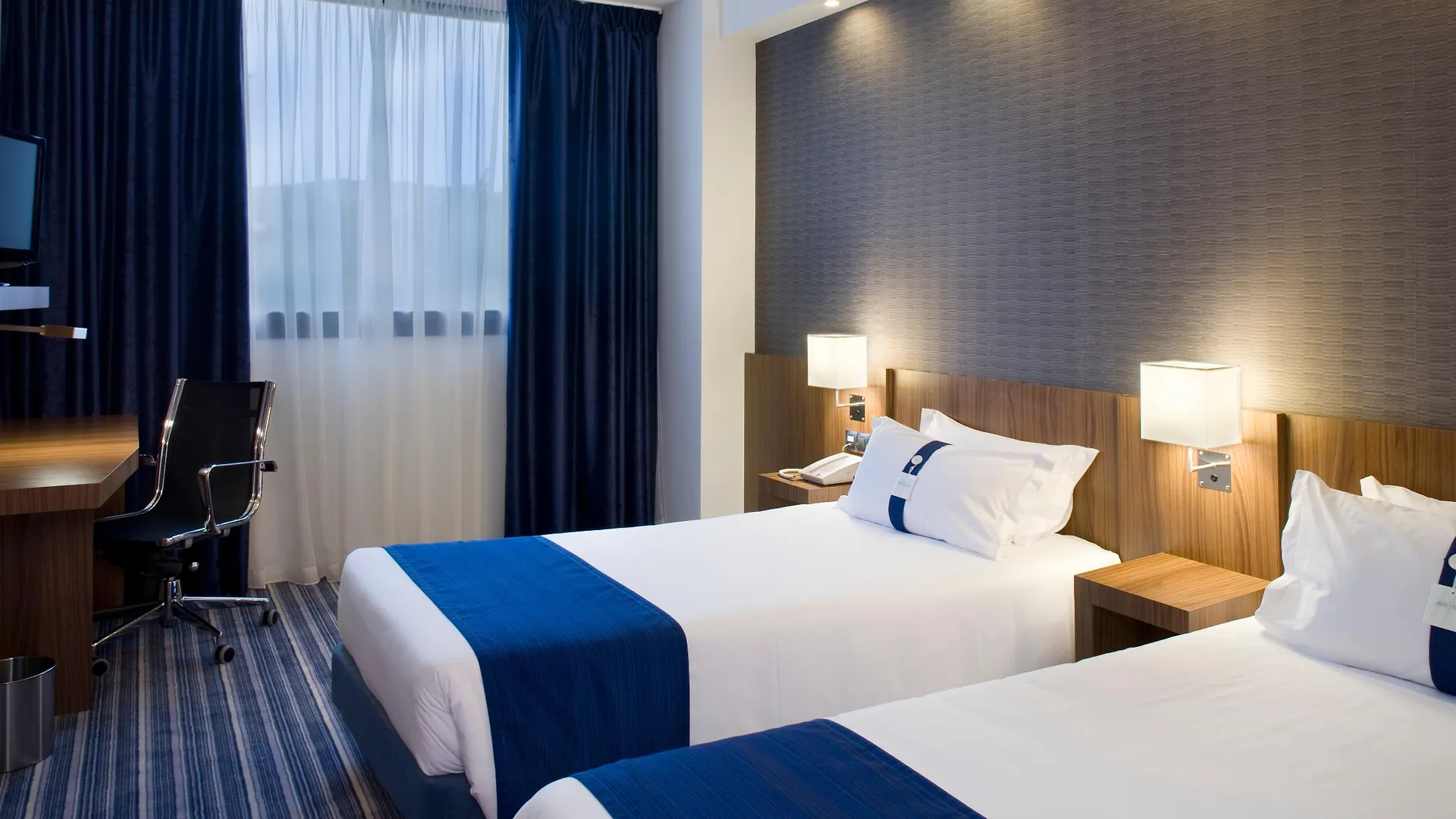 Holiday Inn Express Campo De Gibraltar-Barrios By Ihg Лос Барриос Отель