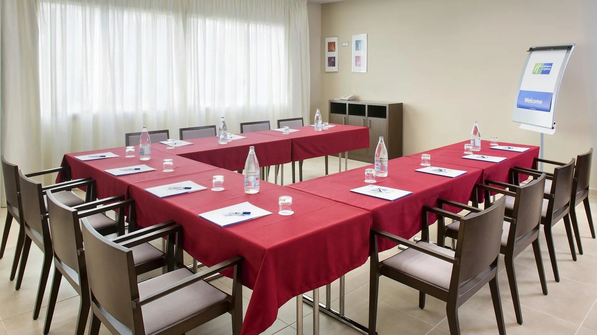 Отель Holiday Inn Express Campo De Gibraltar-Barrios By Ihg Лос Барриос