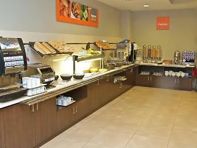 坎波直布罗陀巴里奥斯智选假日酒店 洛斯巴里奥斯 酒店